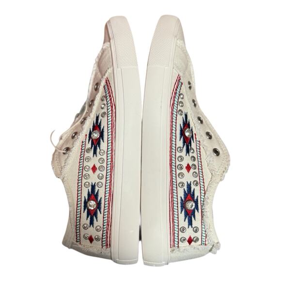 Montana West Aztec Embroidered Canvas Slip On Sneakers Women's Size 9 NIB - Picture 4 of 9